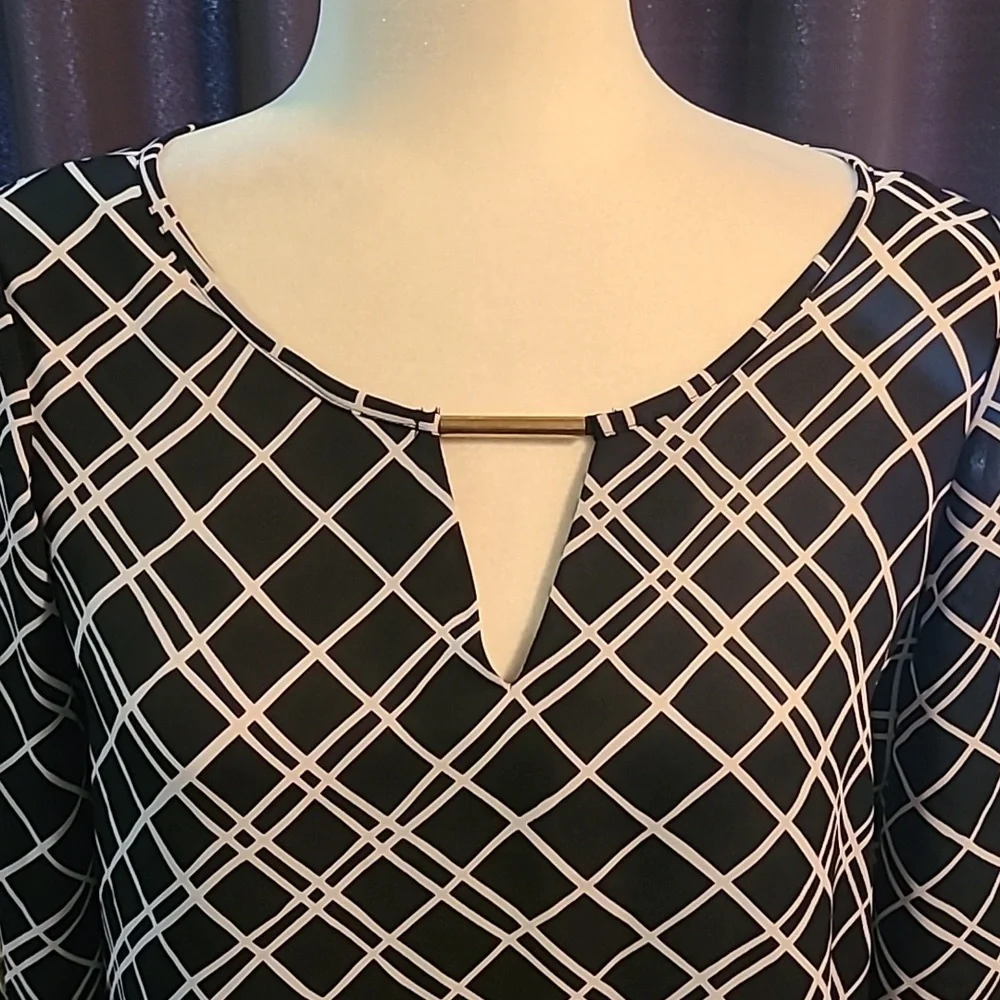 Dressbarn Patterned Black & White Top - Small - Picture 3 of 8